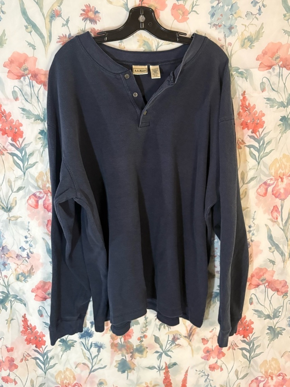 Vintage Men's Long-Sleeve Navy Henley Shirt - Classic Casual